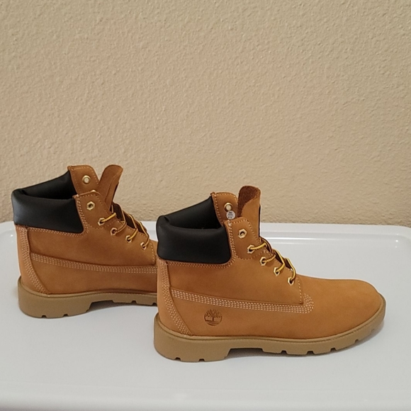 NWOB Kids 6" Timberland Classic Boots - Picture 5 of 12